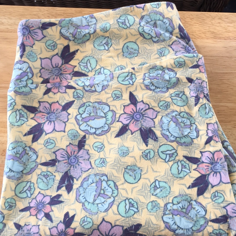 🔥HOT SALE 🔥LulaRoe Leggings Buy 3 Get 1 FREE